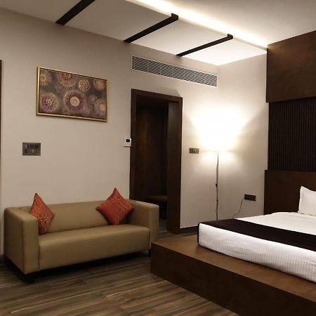 D Wayfarer Inn Resort 埃罗德 外观 照片