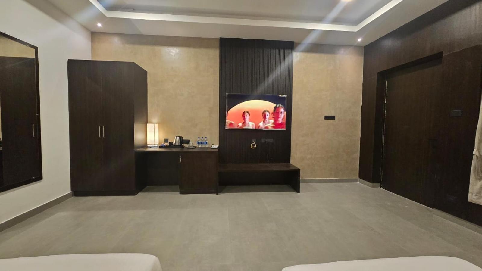 D Wayfarer Inn Resort 埃罗德 外观 照片