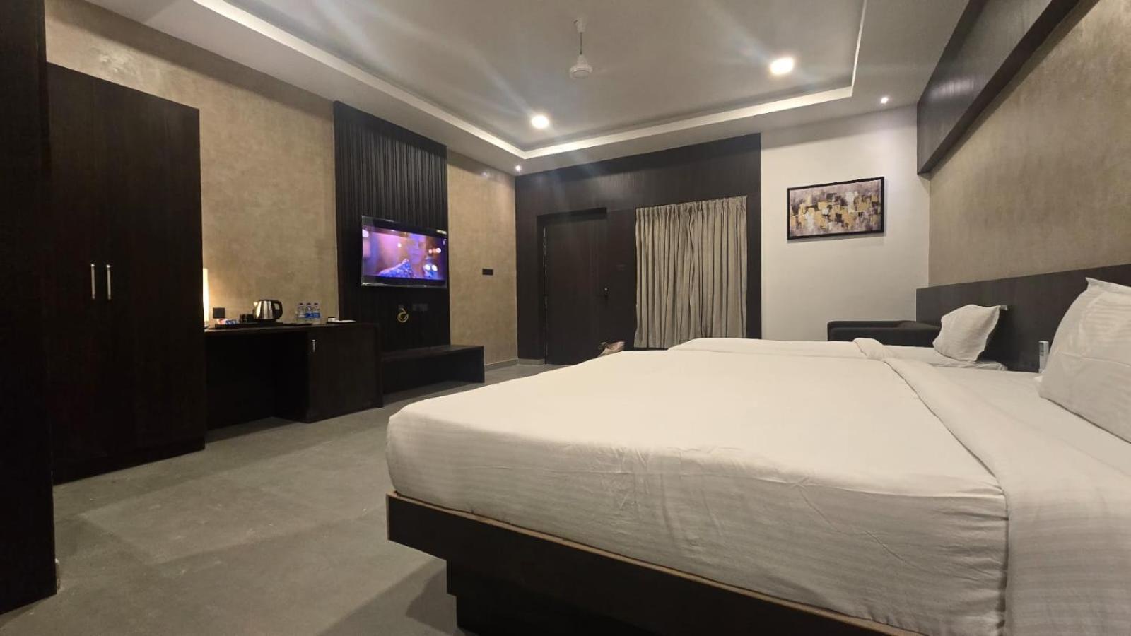 D Wayfarer Inn Resort 埃罗德 外观 照片