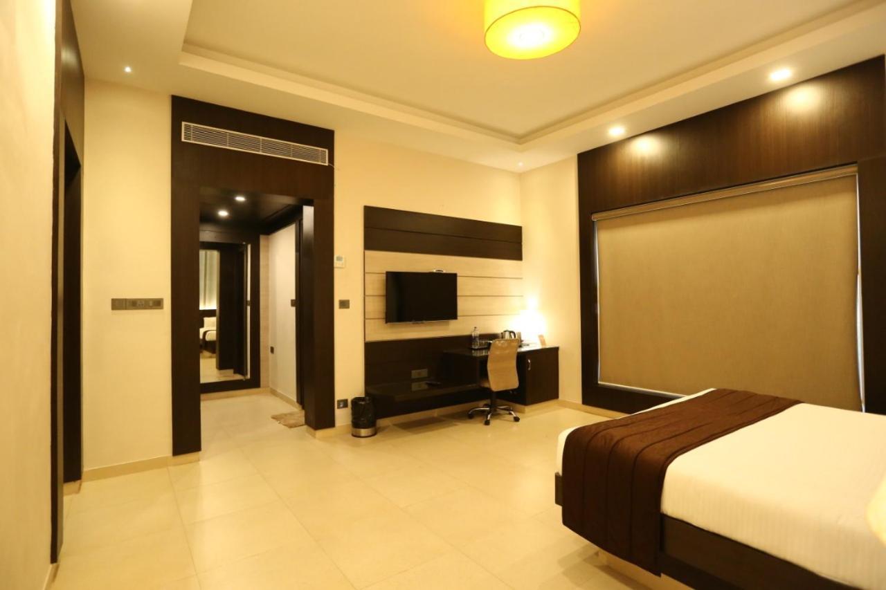 D Wayfarer Inn Resort 埃罗德 外观 照片